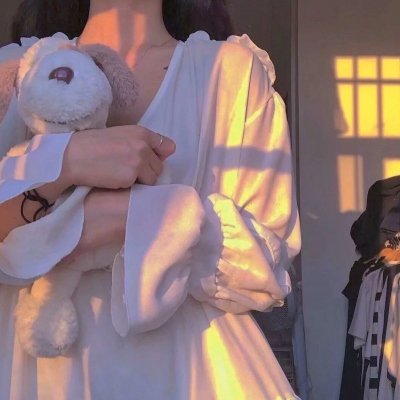 绿杨移作两家春